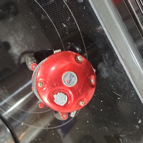 Red Abu Garcia Ambassador 5000 - Picture 2 of 3